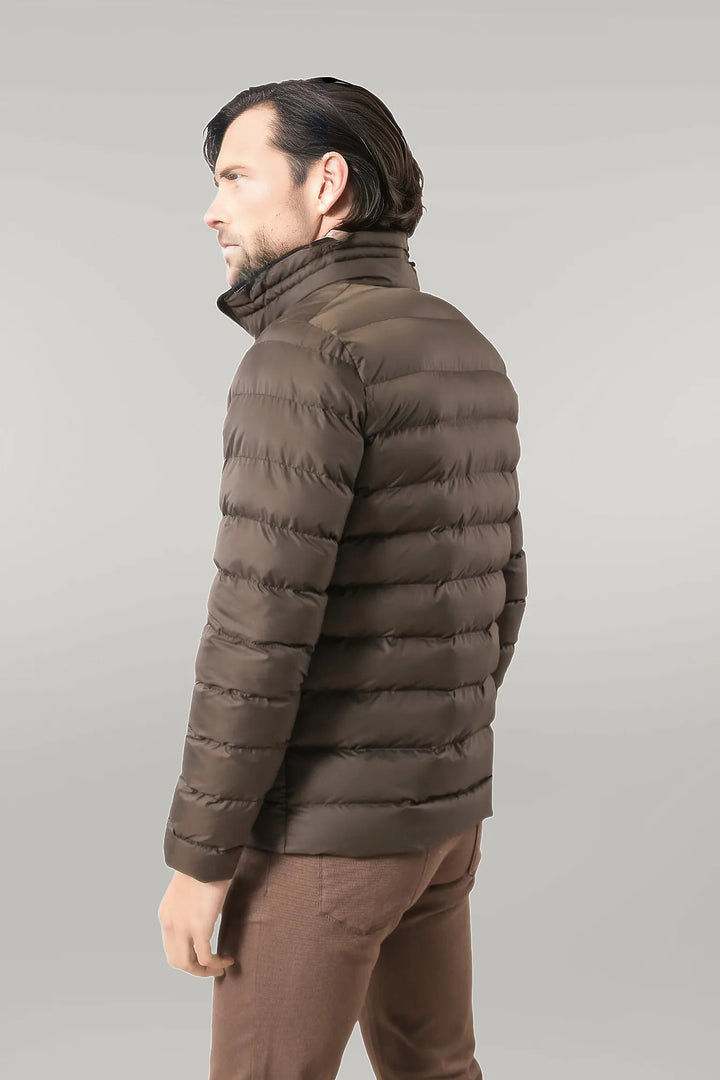 Piumino corto da uomo color kaki con colletto in piedi trapuntato e 2 tasche - Wessi