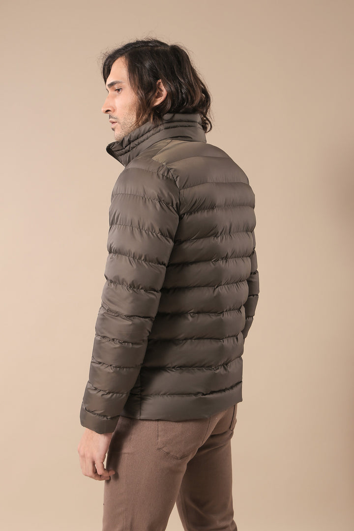 Piumino corto da uomo color kaki con colletto in piedi trapuntato e 2 tasche - Wessi