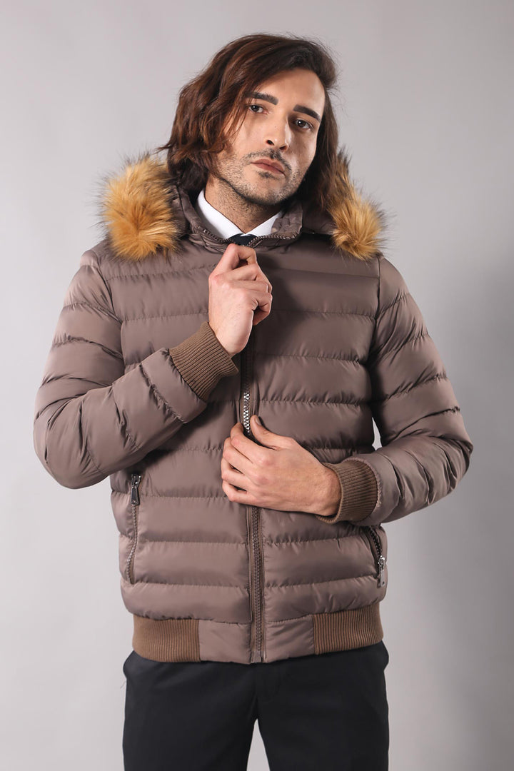 Manteau en duvet marron avec fourrure pour homme | Wess