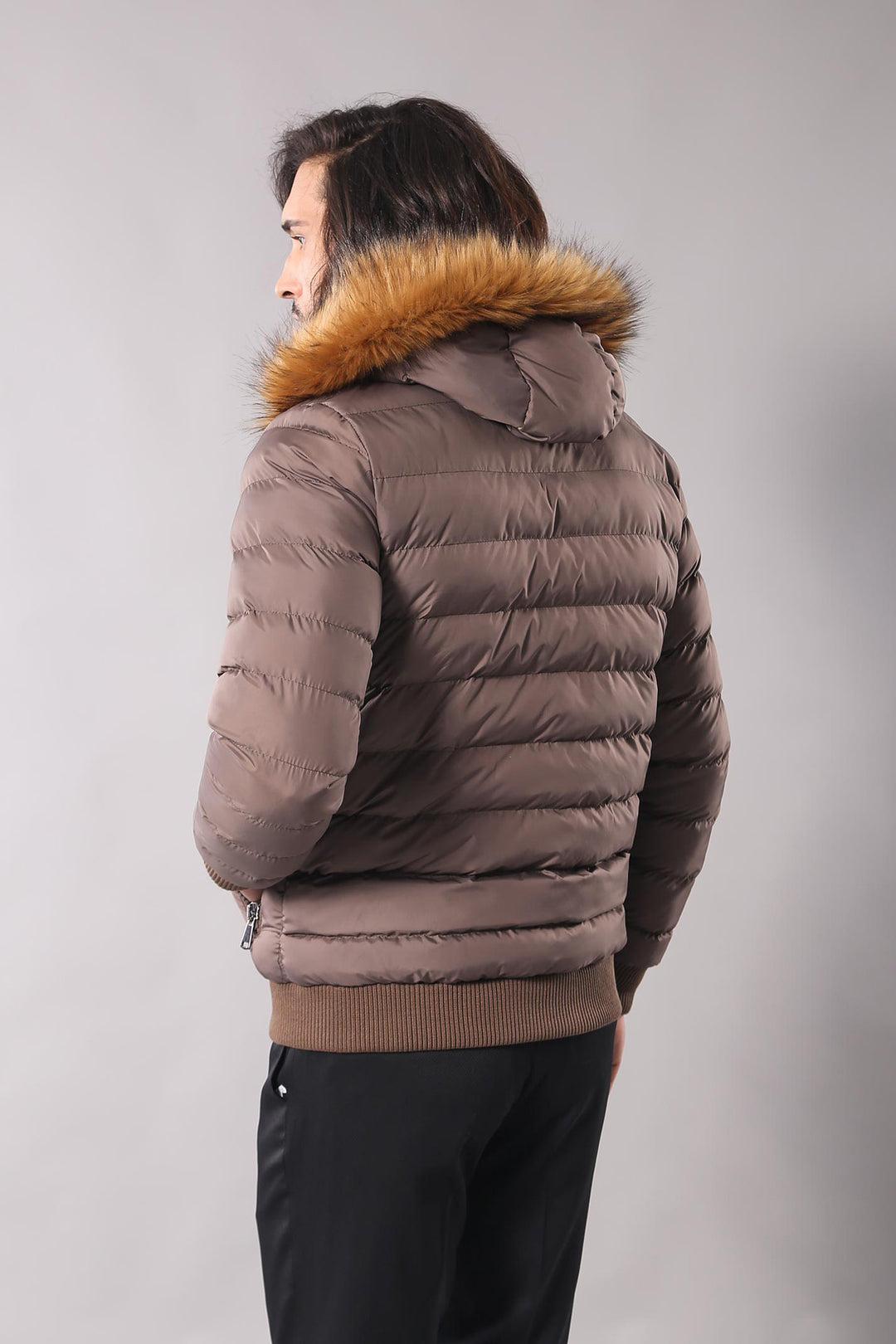 Manteau en duvet marron avec fourrure pour homme | Wess