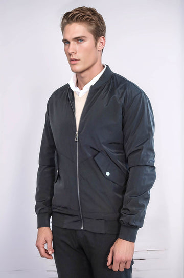 Abrigo bomber con bolsillos con solapa y cremallera para hombre negro - Wessi