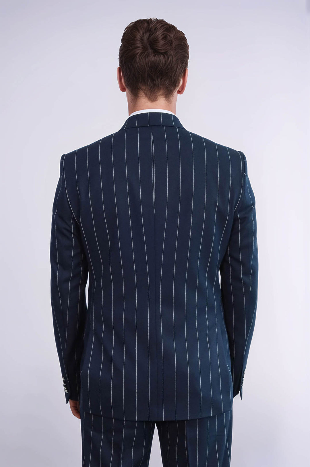 بدلة رجال مزدوجة الصدر بخطوط رفيعة باللون Navy Blue مع تفاصيل أزرار Silver - ويسي