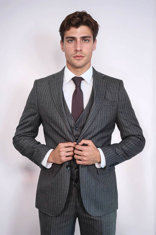 Traje de rayas negras con chaleco - Wessi