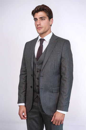 Traje de rayas negras con chaleco - Wessi