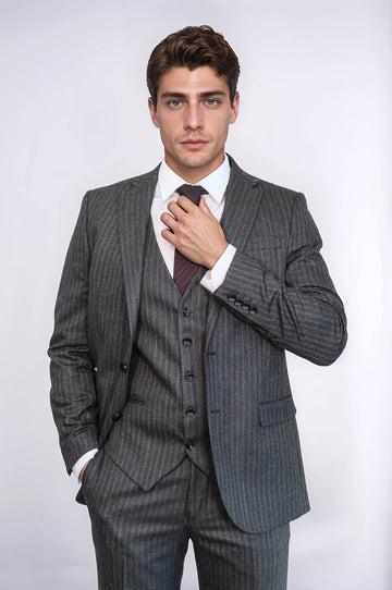 Traje de rayas negras con chaleco - Wessi