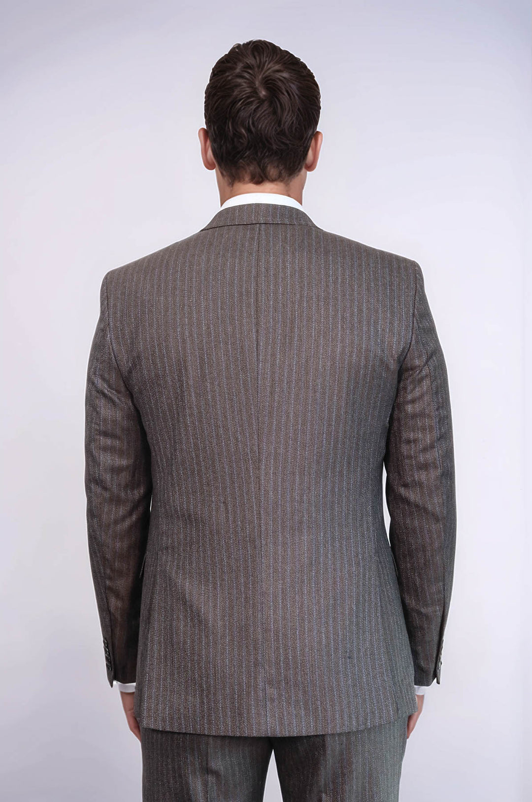 Traje con chaleco marrón a rayas | wess