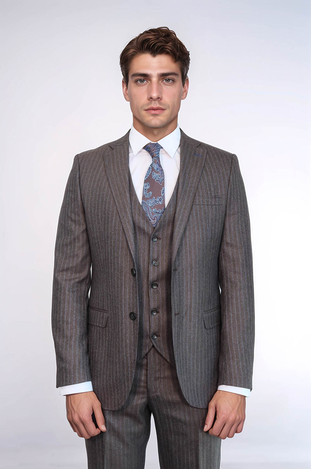 Traje con chaleco marrón a rayas | wess