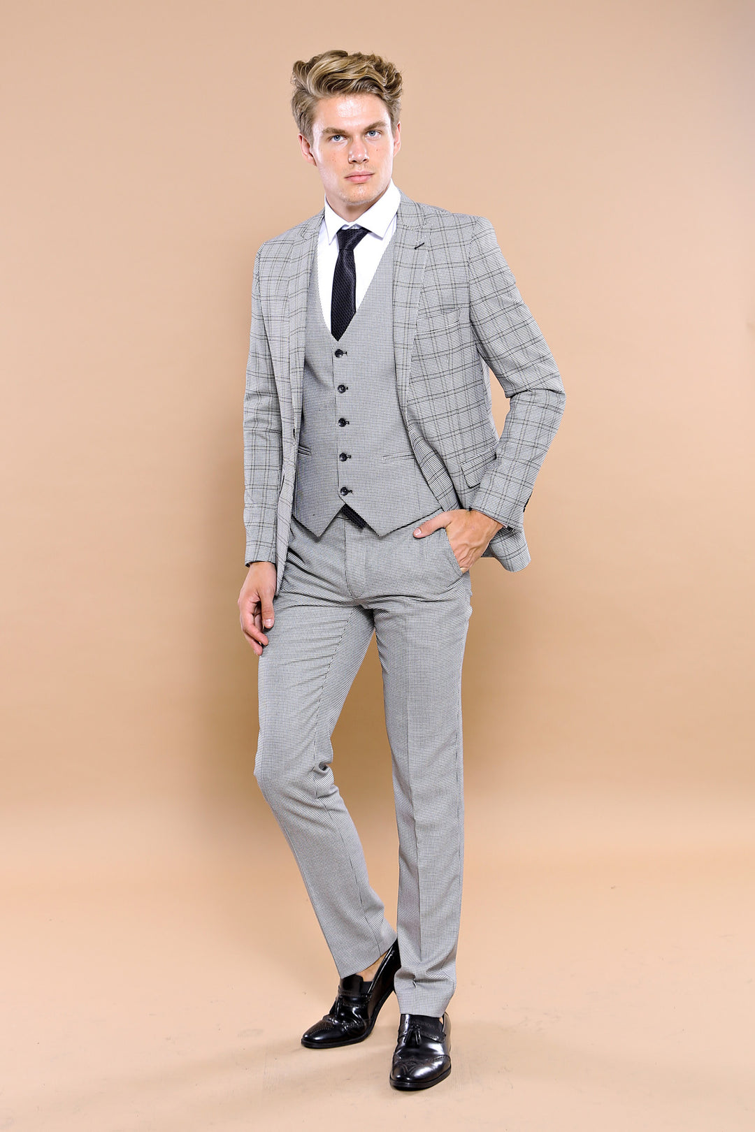Traje de hombre con chaleco a cuadros grises | wess