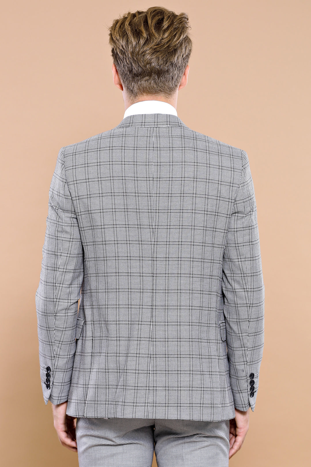 Traje de hombre con chaleco a cuadros grises | wess