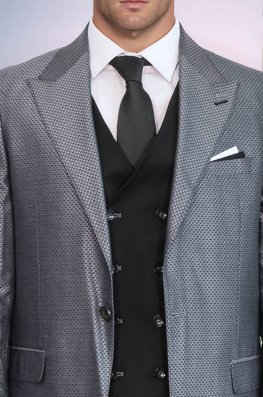 Chaqueta gris combinada con traje negro - Wessi