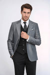 Chaqueta gris combinada con traje negro - Wessi