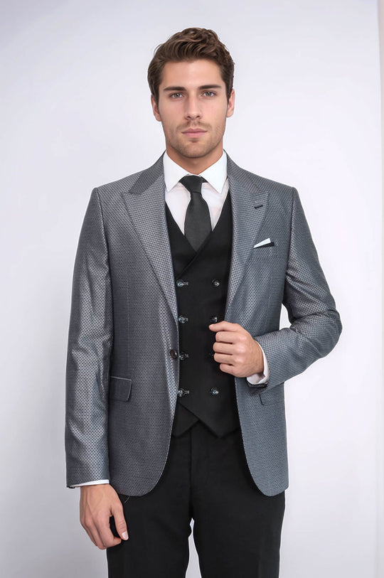 Chaqueta gris combinada con traje negro - Wessi