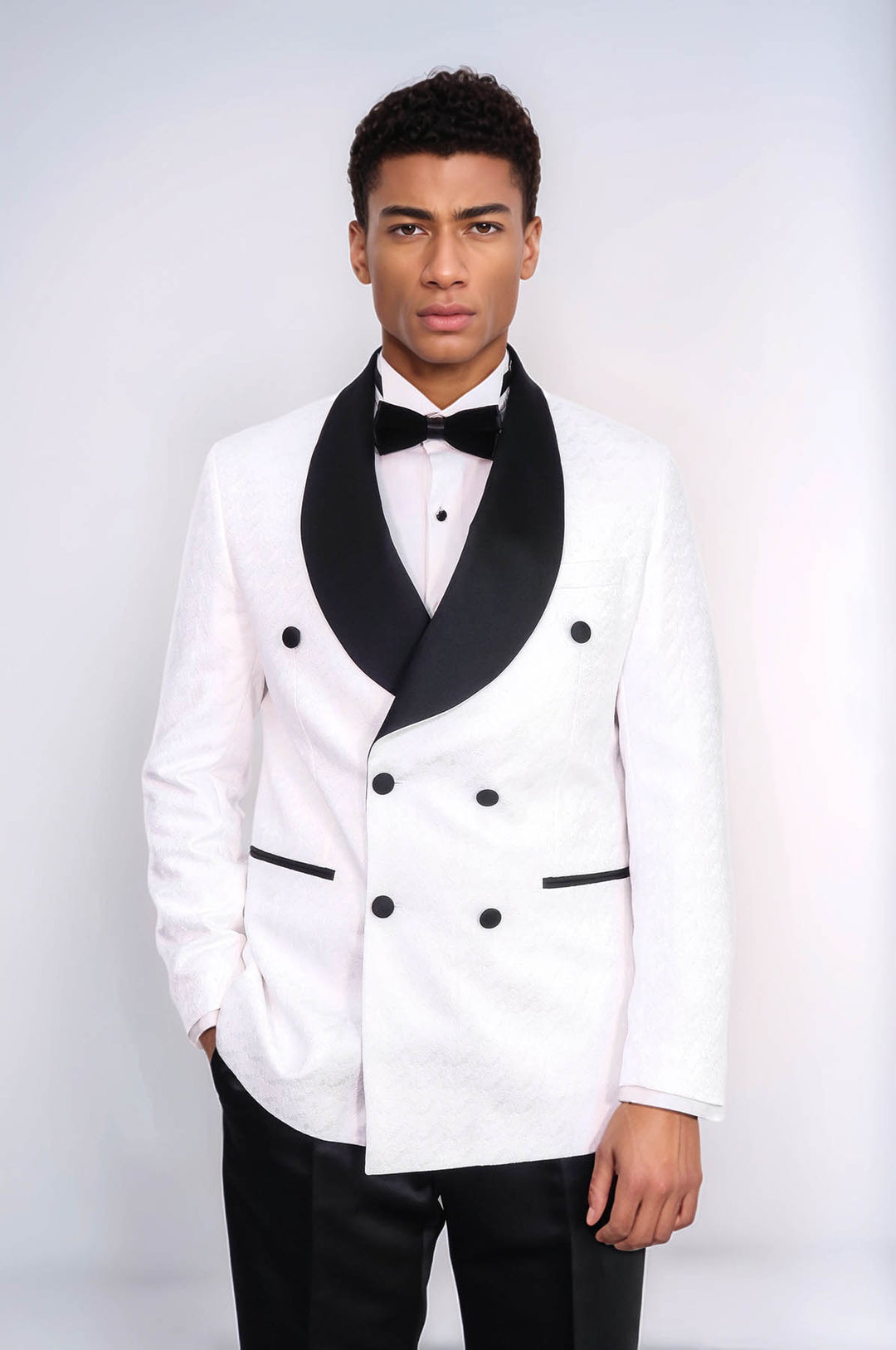 Traje de esmoquin para hombre blanco cruzado en raso con cuello chal estampado y doble botonadura - Wessi
