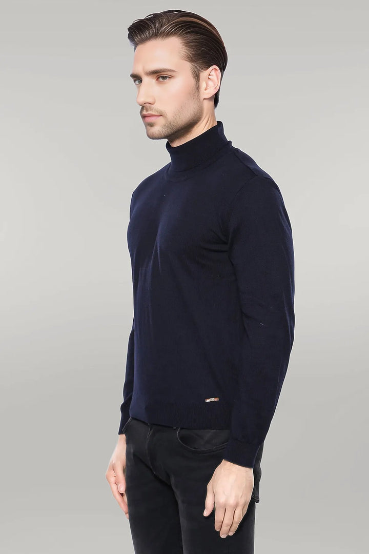 Suéter azul marino de cuello alto para hombre | wess