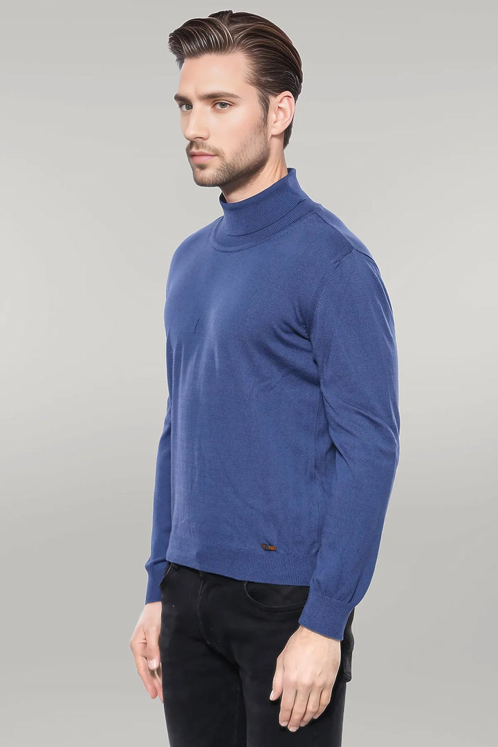 Suéter azul de cuello alto | wess
