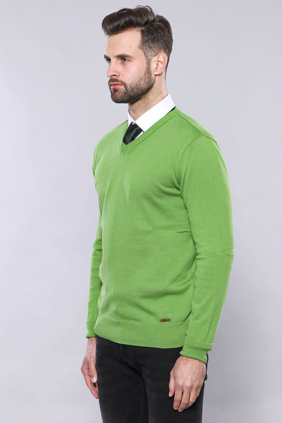 Suéter verde oscuro con cuello en V | wess