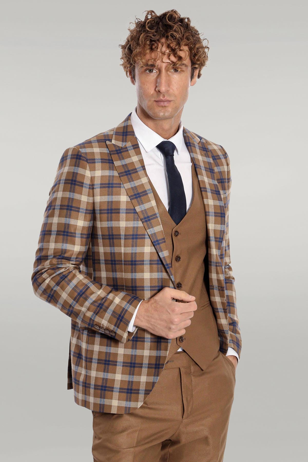 Traje de hombre a cuadros slim fit marron Wessi
