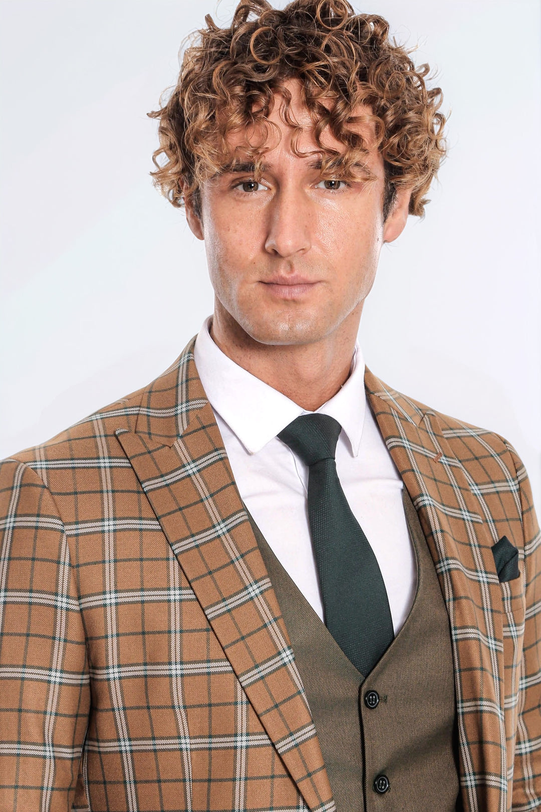 Traje de hombre marrón sin mangas a cuadros slim fit color canela - Wessi