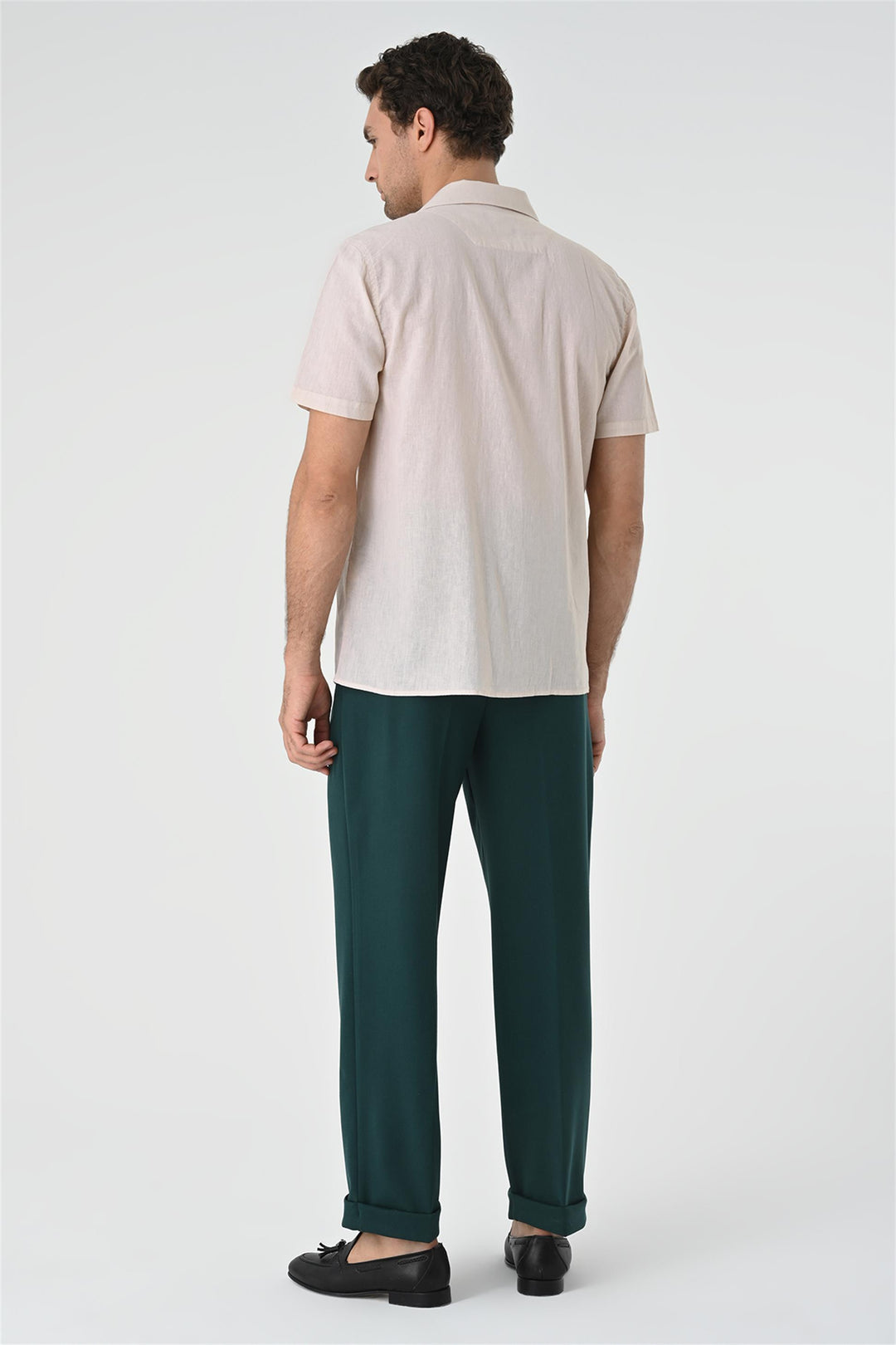 Camisa con detalle de bolsillo y cuello camp beige para hombre - Wessi