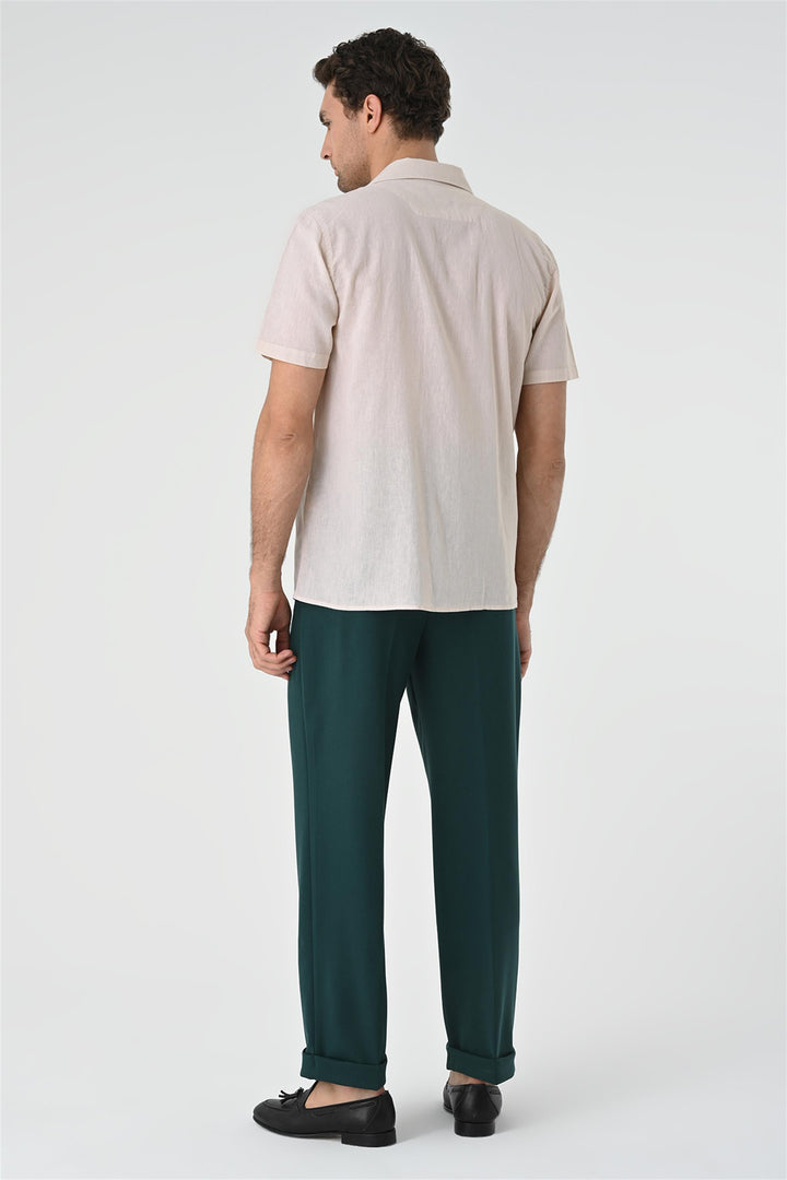 Camisa con detalle de bolsillo y cuello camp beige para hombre - Wessi