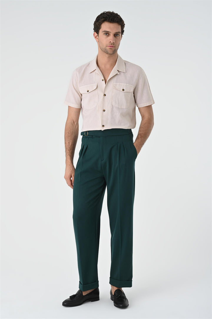 Camisa con detalle de bolsillo y cuello camp beige para hombre - Wessi