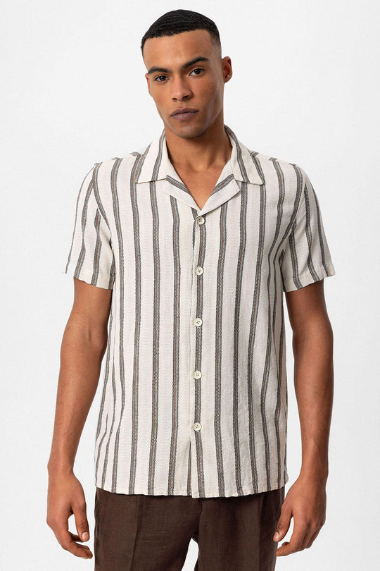 Camisa de hombre con cuello camp a rayas marrón - Wessi