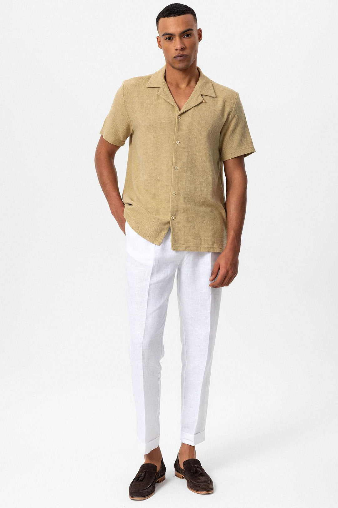 Camisa de hombre de punto beige con cuello camp texturizado - Wessi