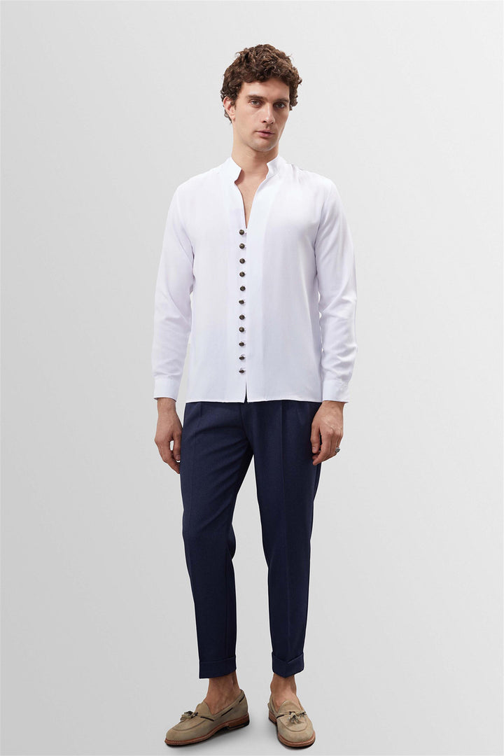 Camisa blanca con cuello levantado y detalle de botones para hombre - Wessi