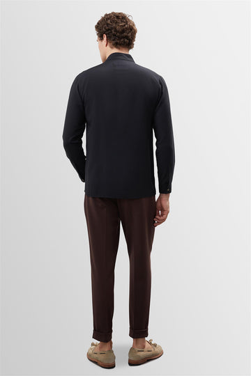 Camisa negra con cuello alto y detalles de botones para hombre - Wessi