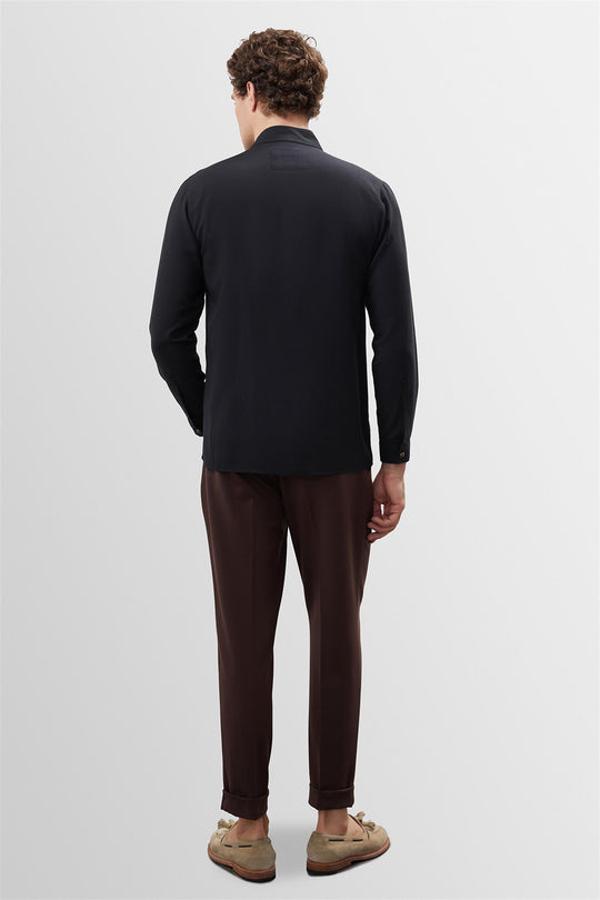 Camisa negra con cuello alto y detalles de botones para hombre - Wessi