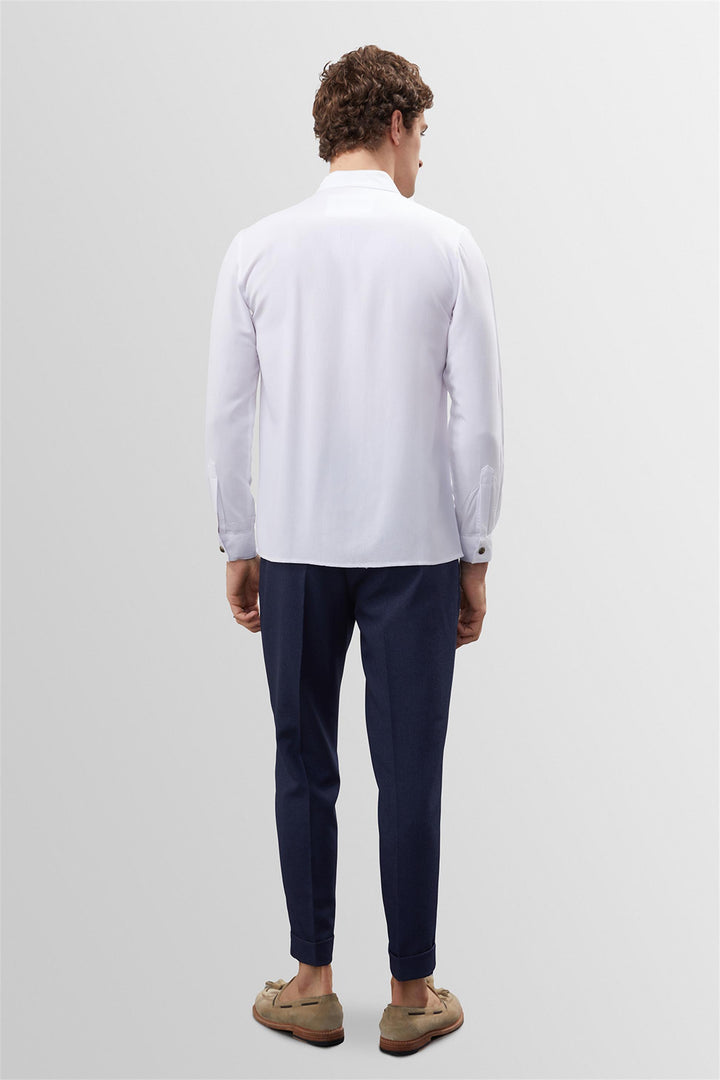 Camisa blanca con cuello levantado y detalle de botones para hombre - Wessi