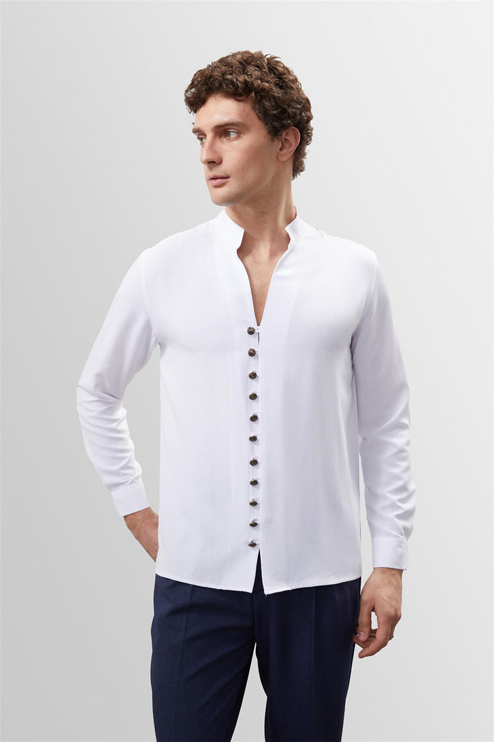 Camisa blanca con cuello levantado y detalle de botones para hombre - Wessi