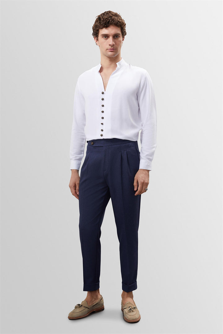 Camisa blanca con cuello levantado y detalle de botones para hombre - Wessi
