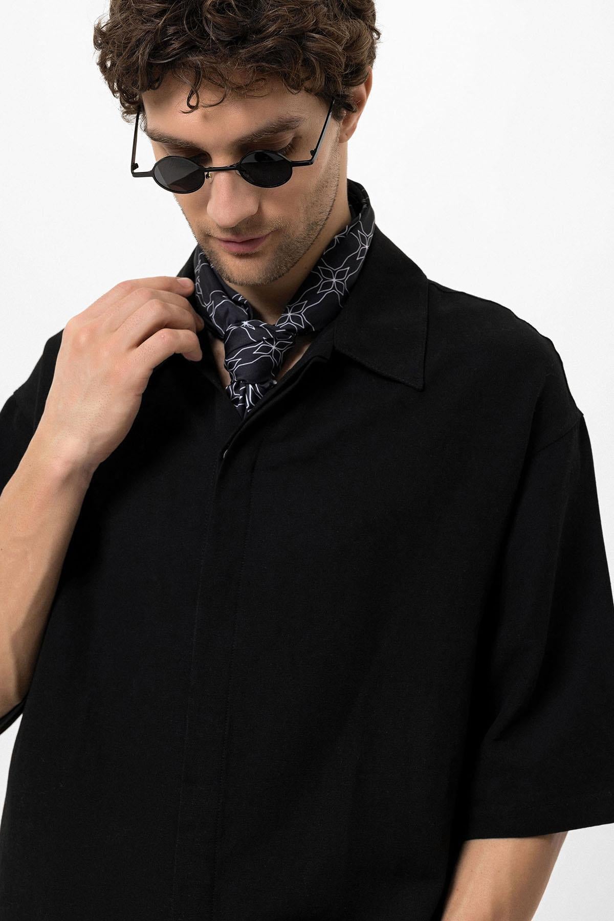 Men's Black Elbow-Length Sleeve Hidden Button Closure