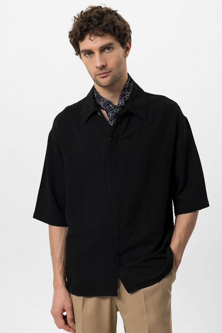 Chemise surdimensionnée noire à manches longueur coude et fermeture à boutons cachés pour hommes - Wessi