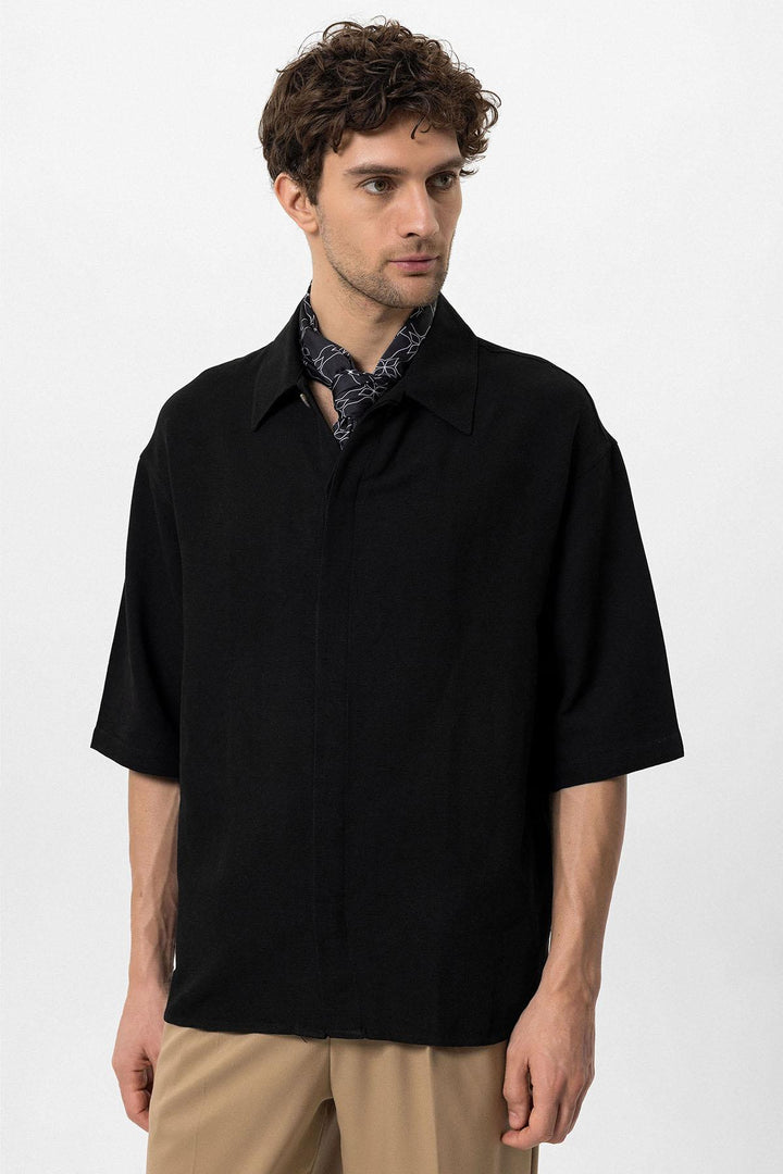 Chemise surdimensionnée noire à manches longueur coude et fermeture à boutons cachés pour hommes - Wessi