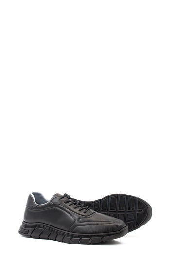 حذاء رياضي من الجلد باللون الأسود للرجال مع نعل محكم - Wessi