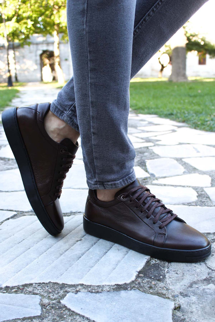Men's Classic Brown Leather Sneakers with Sturdy Sole and Minimalist Design - Wessi