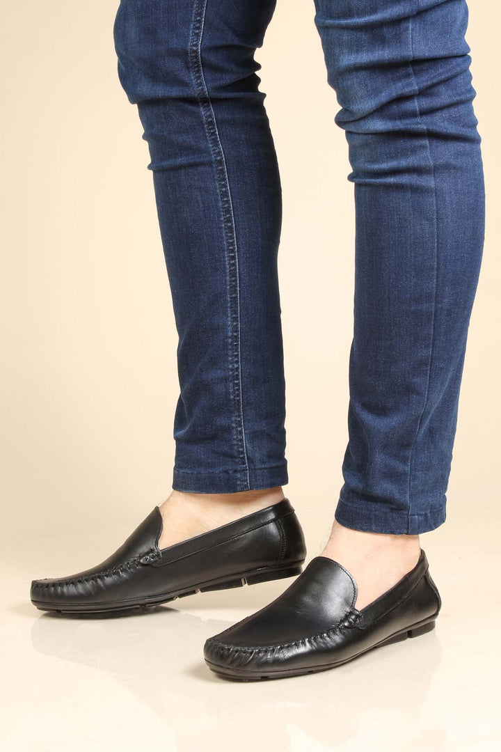 Men's Black Leather Loafers with Moc Toe Stitching - Wessi