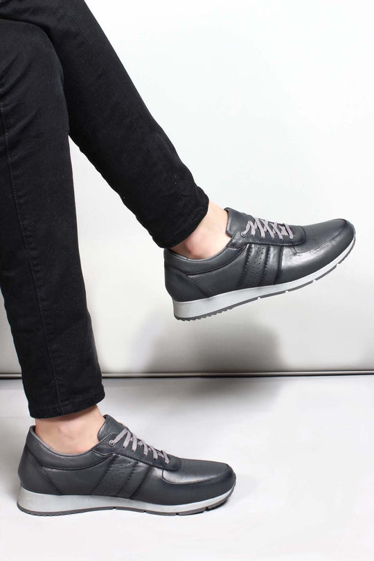 Мужские серые кожаные низкие кеды на контрастной подошве - Wessi