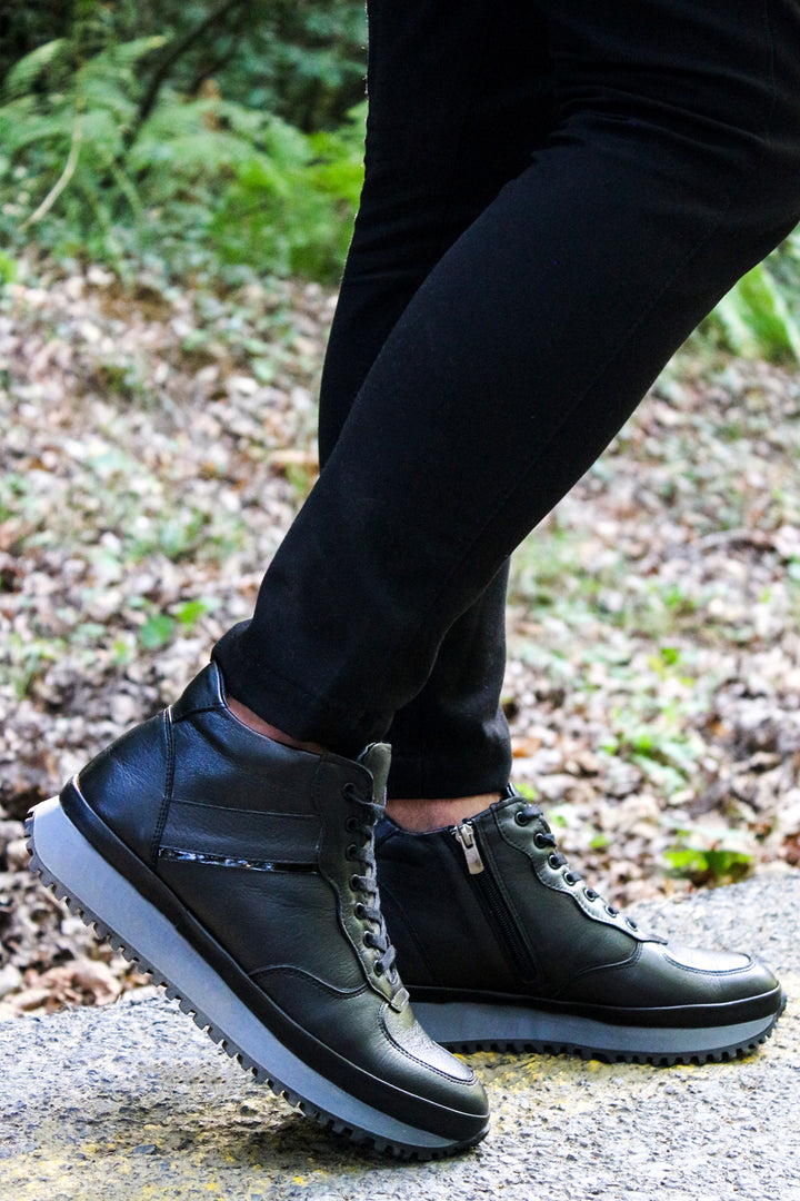 Men's Black Leather High-Top Sneakers with Cushioned Sole and Lace-Up Design - Wessi