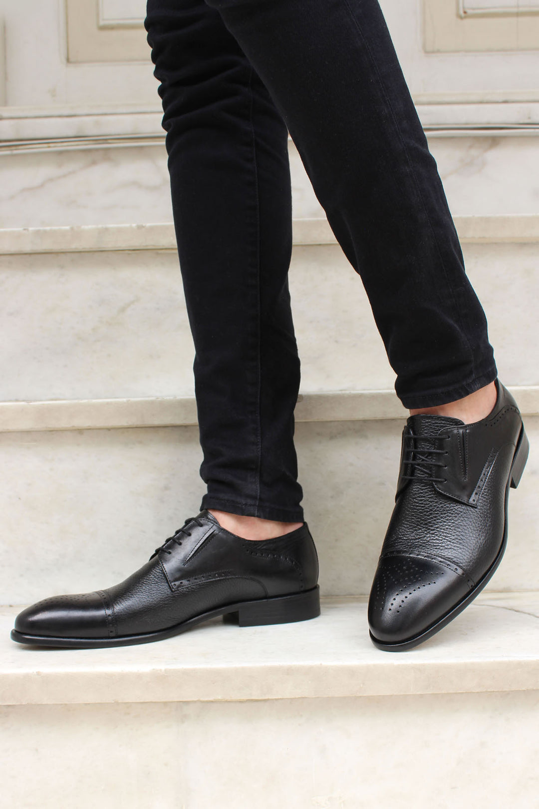 Chaussures Oxford pour Homme en Cuir Noir à Cap-Toe Perforé - Wessi