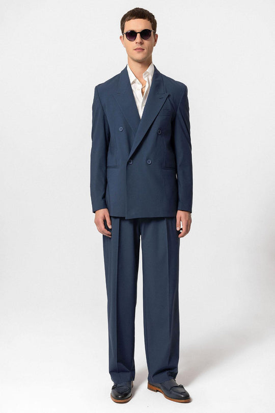 Двубортный мужской пиджак на одной пуговице