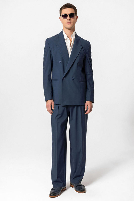 Двубортный мужской пиджак на одной пуговице