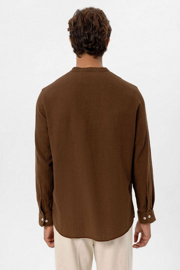 قميص منسوج بياقة ماندارين بني للرجال - ويسي