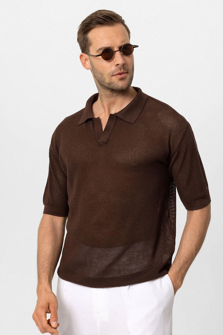 T-shirt in maglia marrone con collo alto da uomo - Wessi