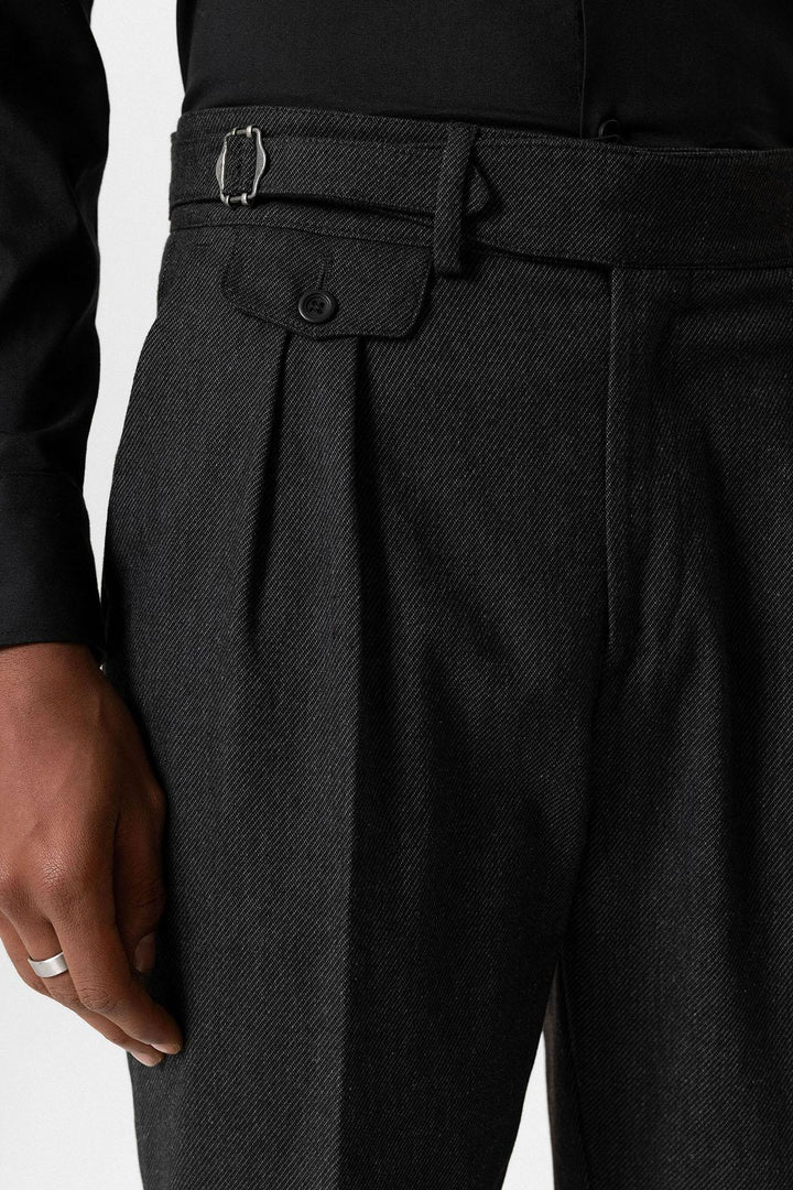 Black بنطلون رجالي عالي الخصر بتفاصيل مشبك - ويسي