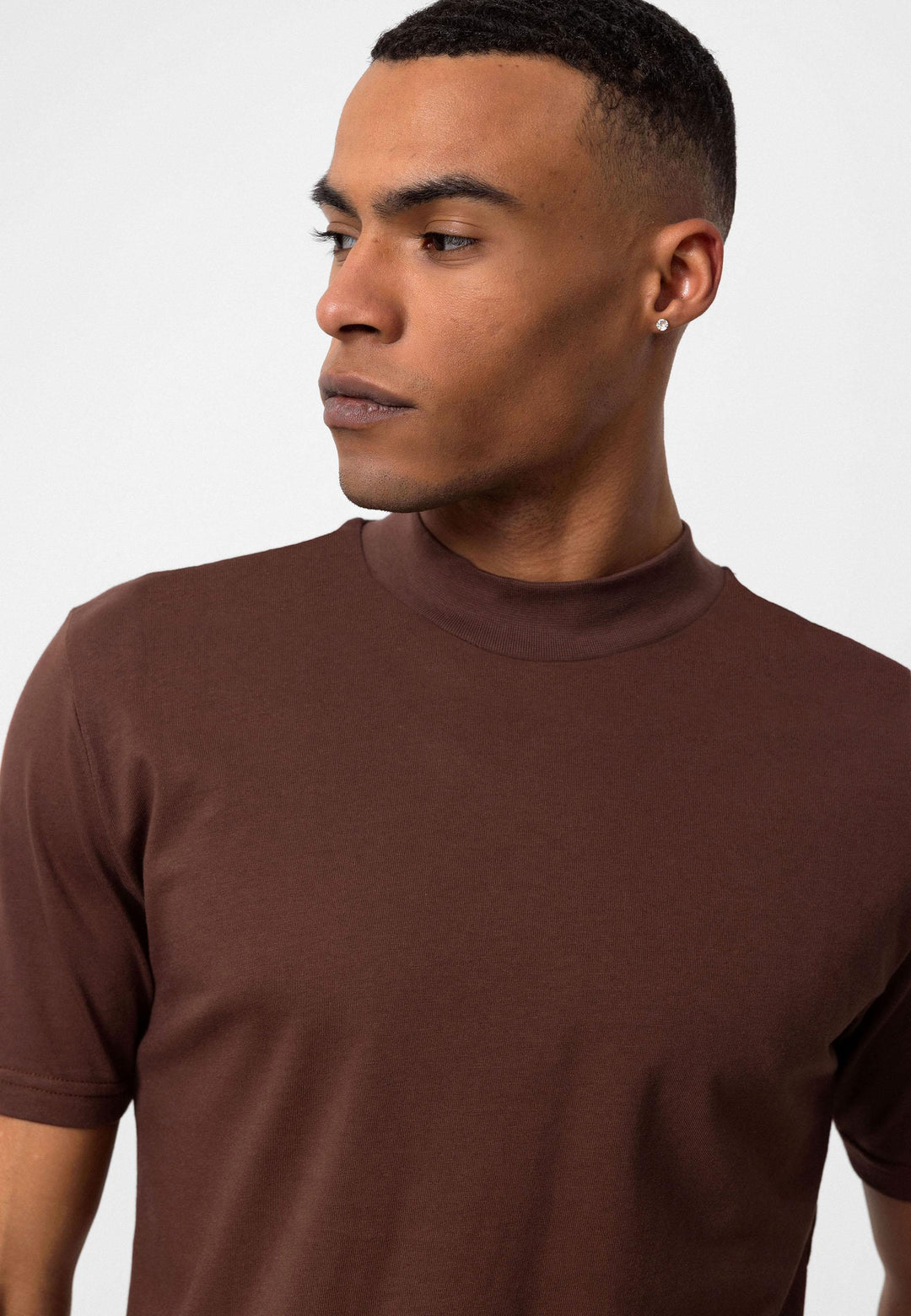 Camiseta Básica Hombre Slim Fit Marrón - Wessi