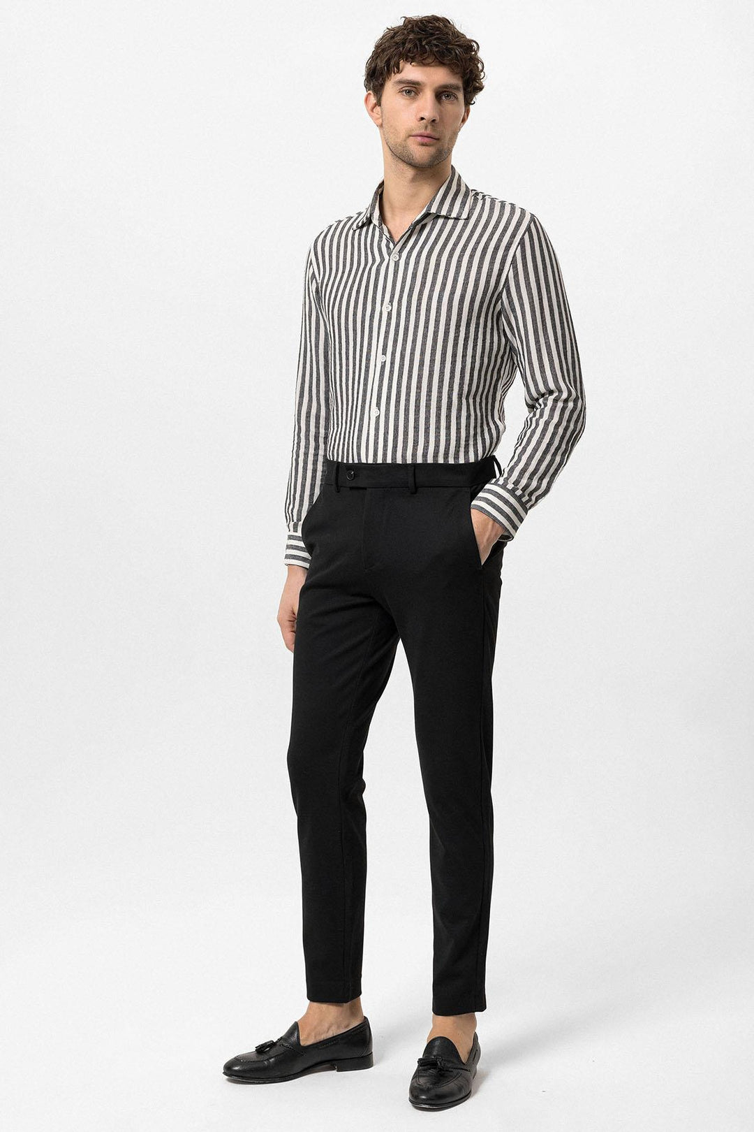 Men's Black High-Waisted Buckle Detail Relaxed Fit  Pants - Wessi