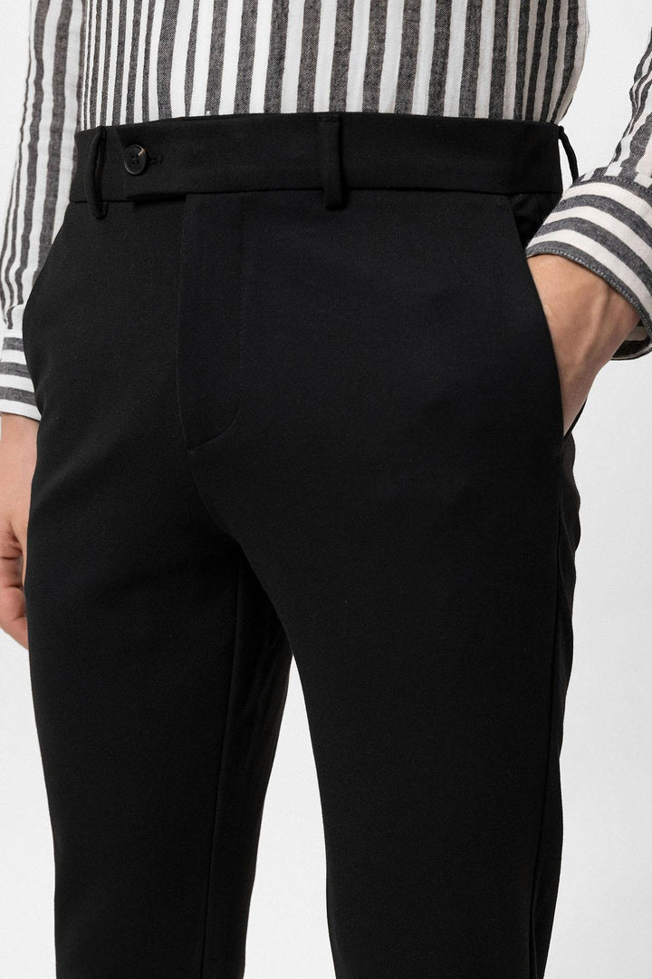 Men's Black High-Waisted Buckle Detail Relaxed Fit  Pants - Wessi